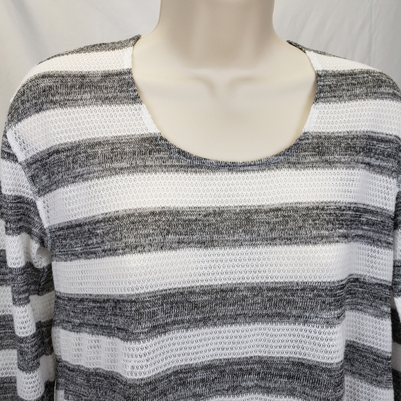 Steve Madden twist back pullover sweater size medium - Picture 3 of 10